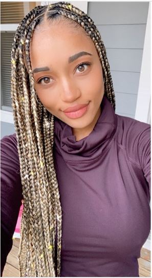 Knotless blonde box braids