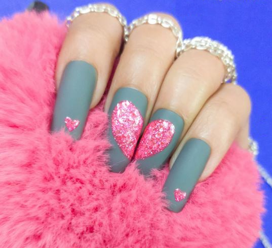 Grey and pink glitter nails