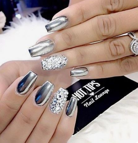 Mirror and glitter silver nail polish art