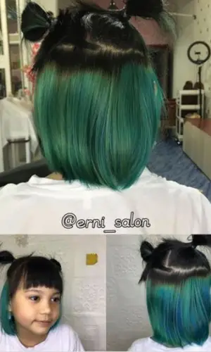 Mix of a Blue with Light to Dark Green Highlight