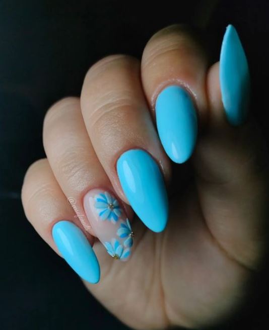 Short baby blue almond nails