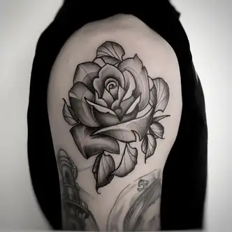 roses shoulder tattoo