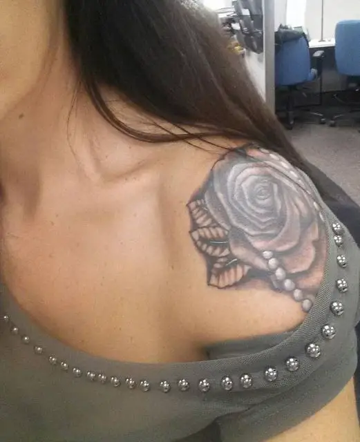 rose shoulder tattoo with pearls