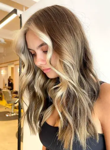 toned ashier blonde foils around the face