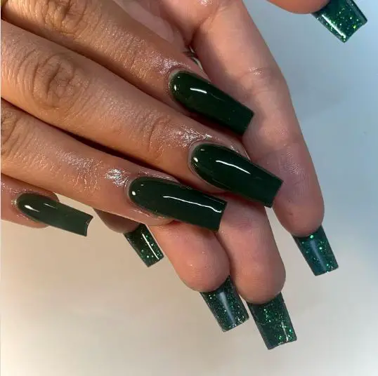 Dark Shining Emerald Green Nails