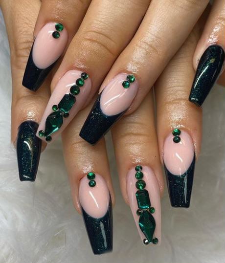 Glamorous green nails combined with rhinestones