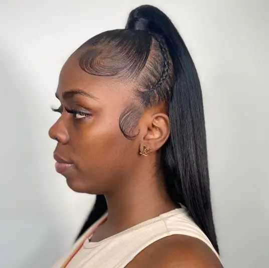 High ponytail with simple curls edges