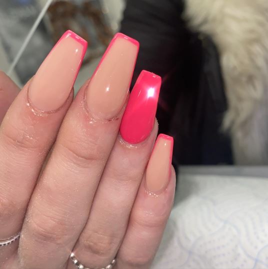 Lovely nude nails with pink tips