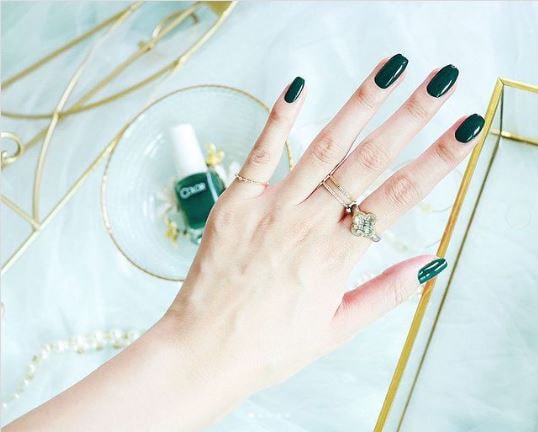 Plain Emerald Green Nail