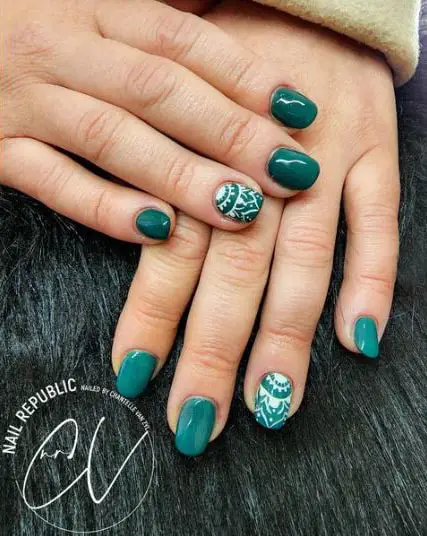 Short Glamorous Emerald Nails with Cute Pattern