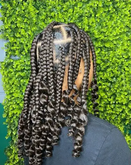 Short Knotless Braids With Curls
