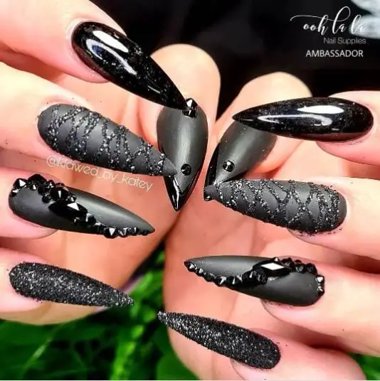 Black Stilleto Nail With Glitter