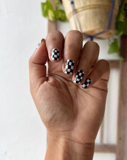 Black and White Short Acrylic Nails