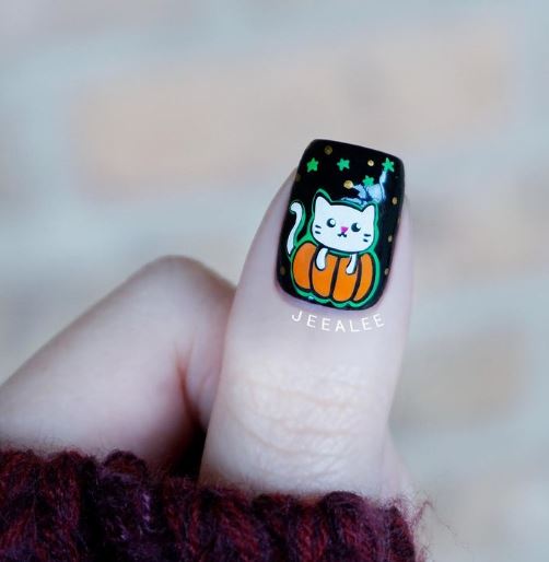 Halloween Kitten on Thumb Nail