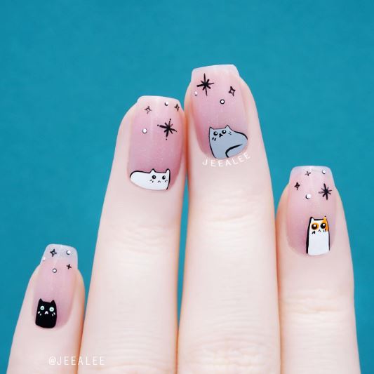 Little Kitties on Pale Jelly Nail