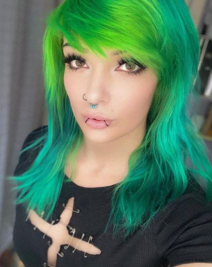Medium Hair With Two Shades of Green