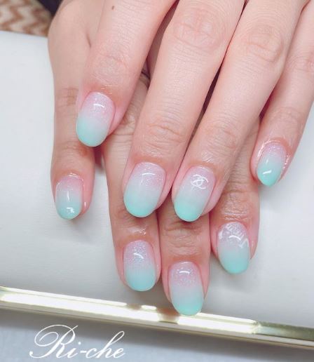 Minimalistic Mint Ombré Nails