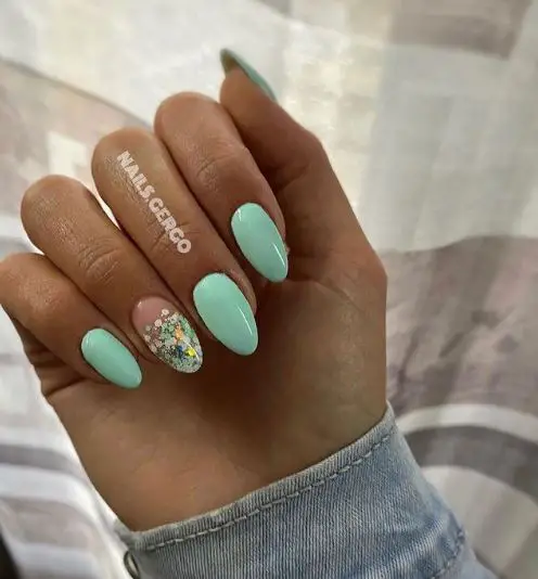 Minty Green with Glittered Accent Nail