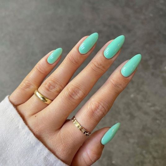 Solid Minty Green Nails