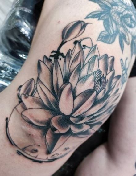 Shaded Water Lily Knee Tattoo