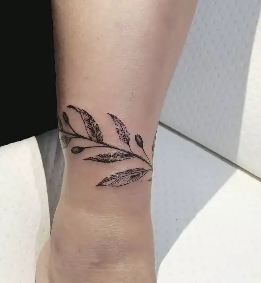 Olives and Leaves on Leg