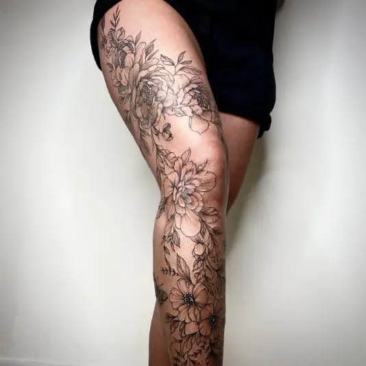 Lovely Floral Tattoo on the Full Leg