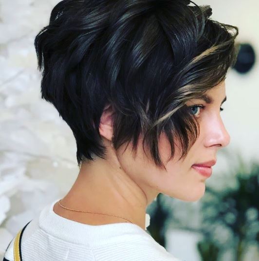 Short Wavy Hair with Bangs