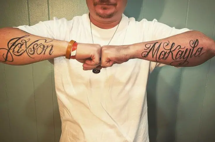name tattoos on both hands