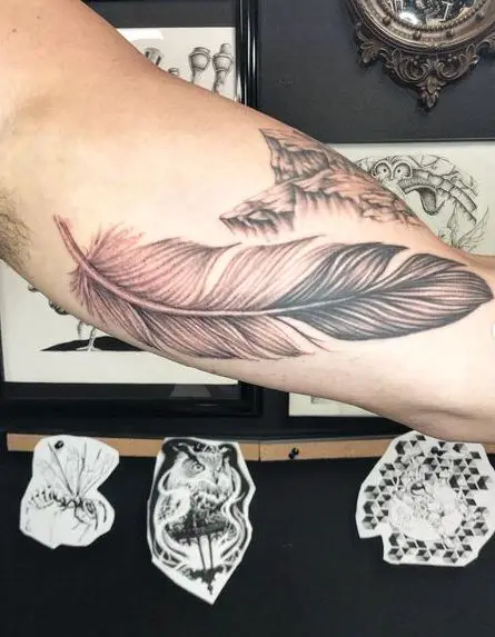Smooth Pattern of Eagle Feather Tattoo