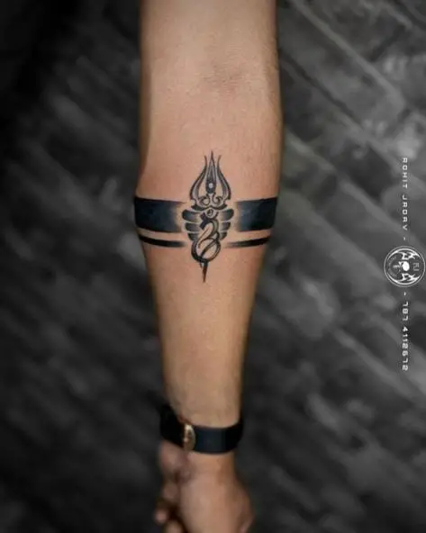 Hindu Trishul Armband Tattoo