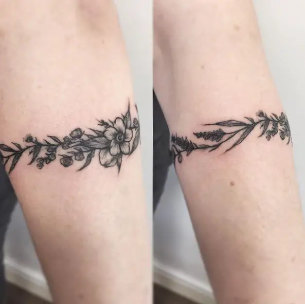 Grey Armband with Flowers and Leaves Tattoo