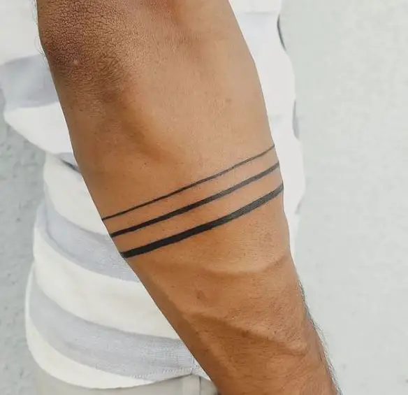 Thin to Thick Lines Armband Tattoo