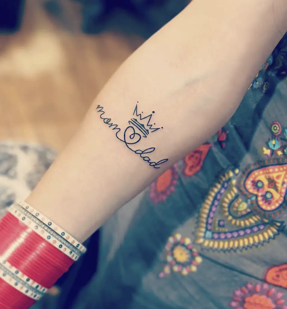 Cursive Mom and Dad With Heart and Doodle Crown Arm Tattoo